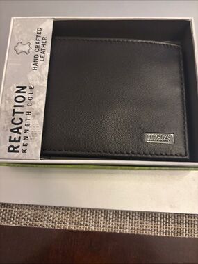 Kenneth Cole Reaction Brown Leather Bi-Fold Card Wallet
